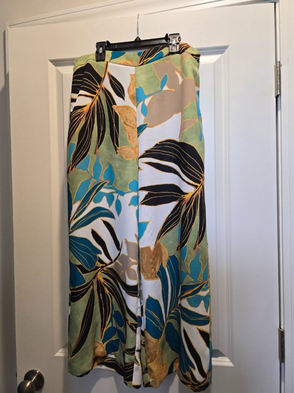 Laides Chico's Wide Legged Pants
